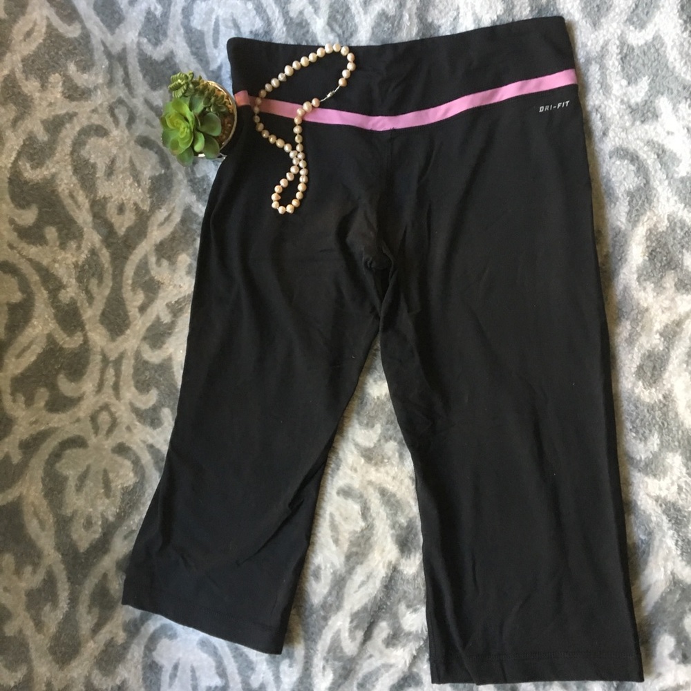 Nike Dri-Fit women’s Black gym capri tight legging
